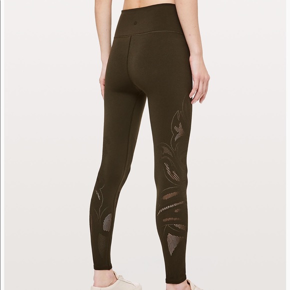 Lululemon Reveal Tight 7/8 - Picture 1 of 6